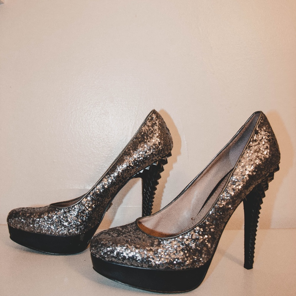 Heels - Picture 3 of 6